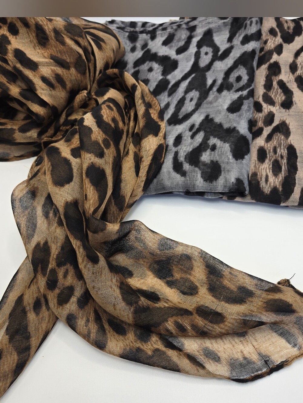 NWOT - LARGE Synthetic 100% Silk Feel Fashion Scarves - Picture 7 of 12